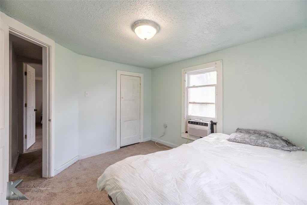 818 Ballinger St - Photo 7 of 22