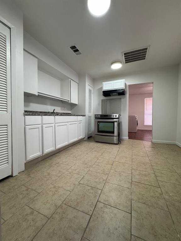 3110 Roby Street - Photo 7 of 17