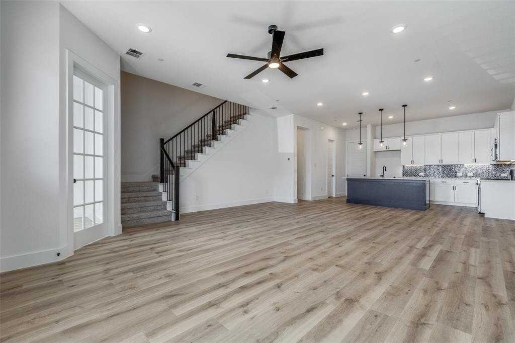 1300 Arkansas Springs St - Photo 3 of 12