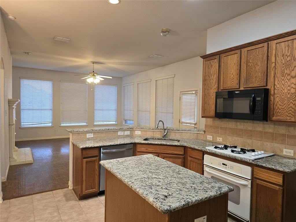 100 Bryan St - Photo 3 of 18