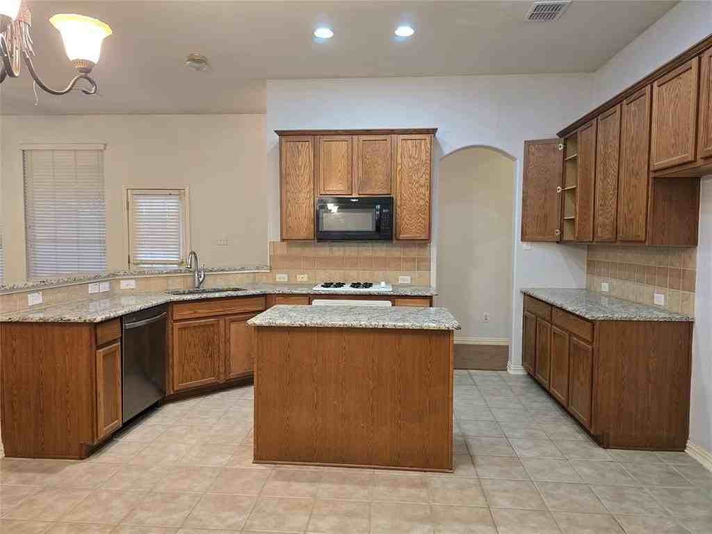 100 Bryan St - Photo 4 of 18