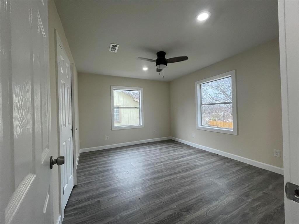 326 Avenue J - Photo 7 of 9