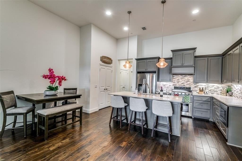 1150 Foxglove Ln - Photo 4 of 12