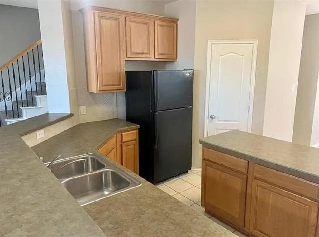 420 Sandy Creek Drive - Photo 3 of 13