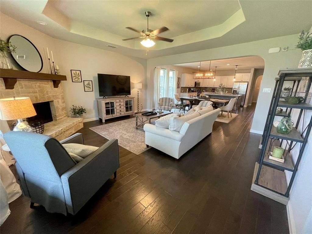 1904 Cardinal Way - Photo 4 of 17