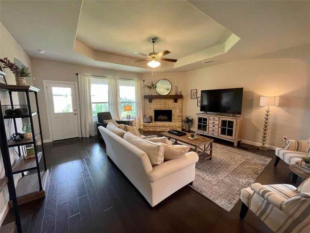 1904 Cardinal Way - Photo 5 of 17