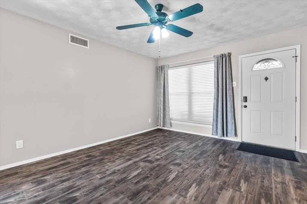 1251 Donna Dr - Photo 2 of 37