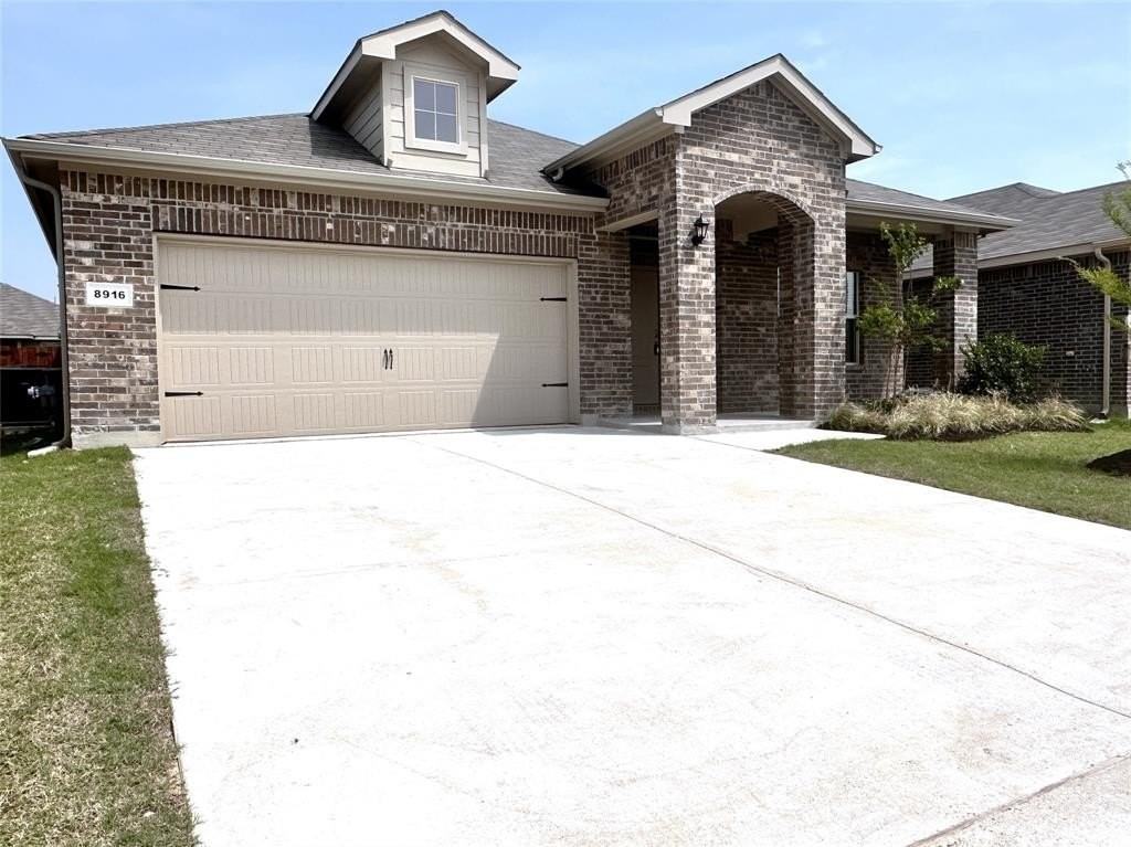 8916 Boulder Oak Boulevard - Photo 3 of 29