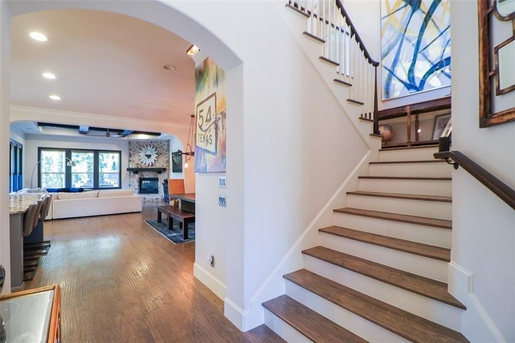 316 Hollow Way - Photo 7 of 35