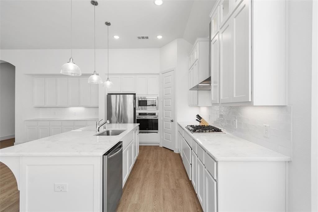 4005 Crossroads Ct - Photo 5 of 35