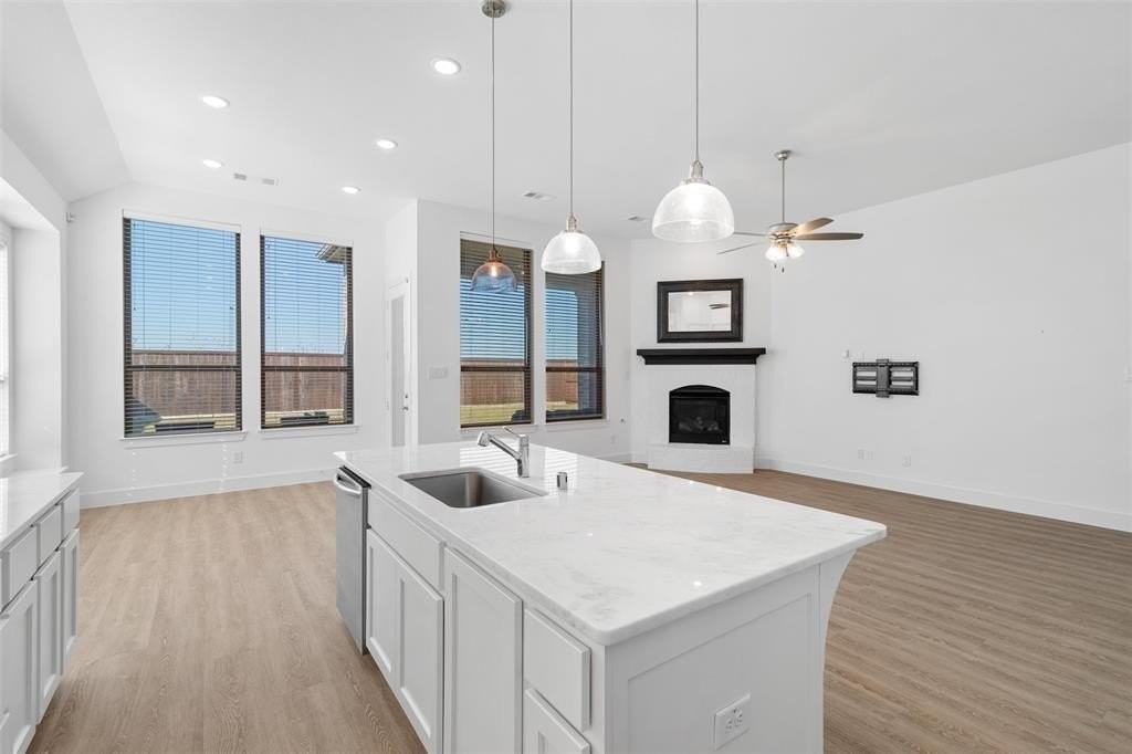 4005 Crossroads Ct - Photo 7 of 35