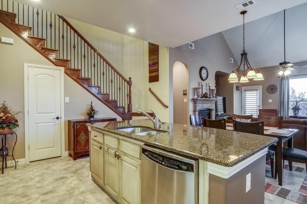 2005 Loma Alta Dr - Photo 5 of 33