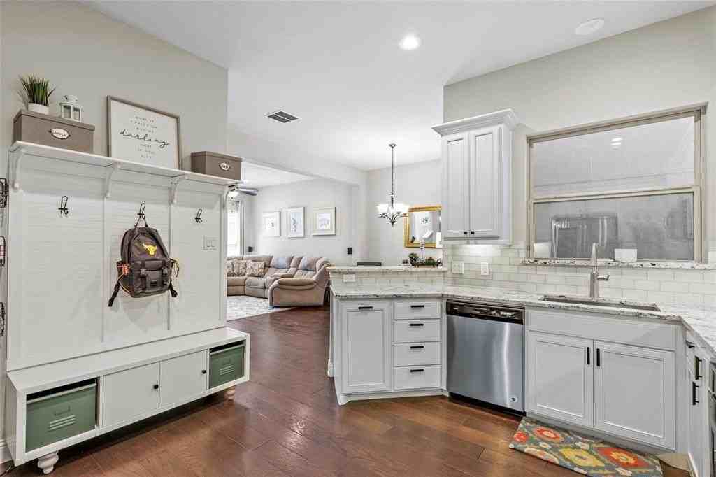 4148 Riverside Dr - Photo 5 of 8