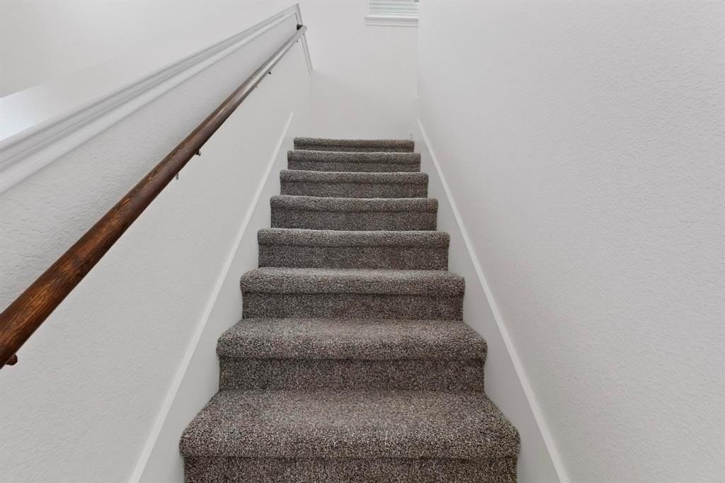 2917 Lampasas Ln - Photo 5 of 36