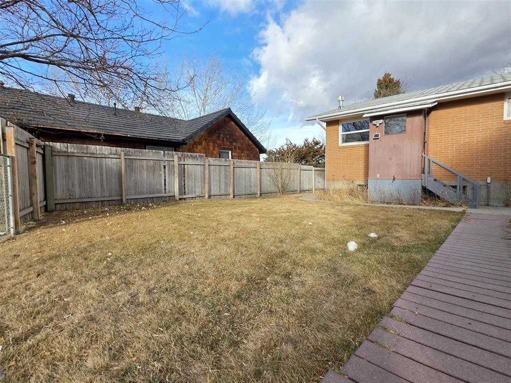 1007 View St - Photo 2 of 44