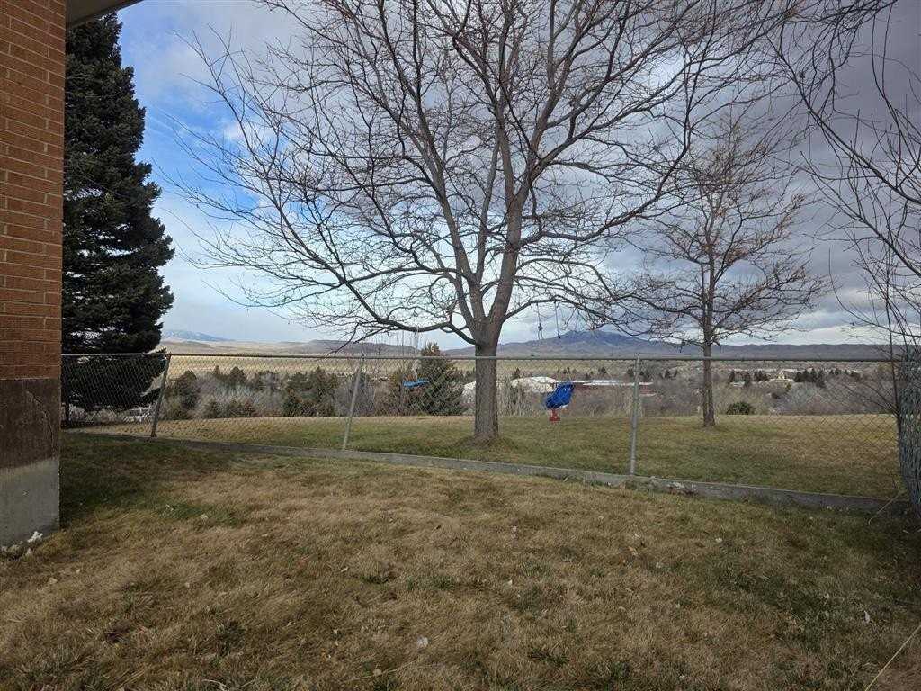 1007 View St - Photo 4 of 44