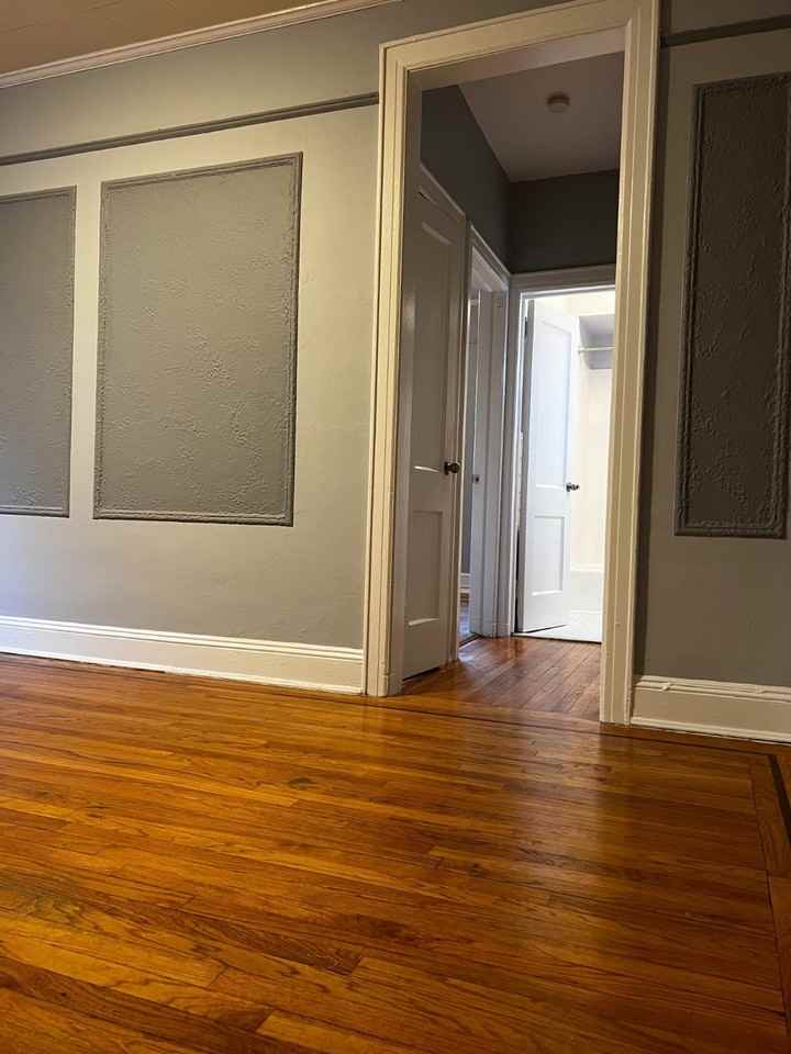 576 Warburton Ave #2R - Photo 3 of 6