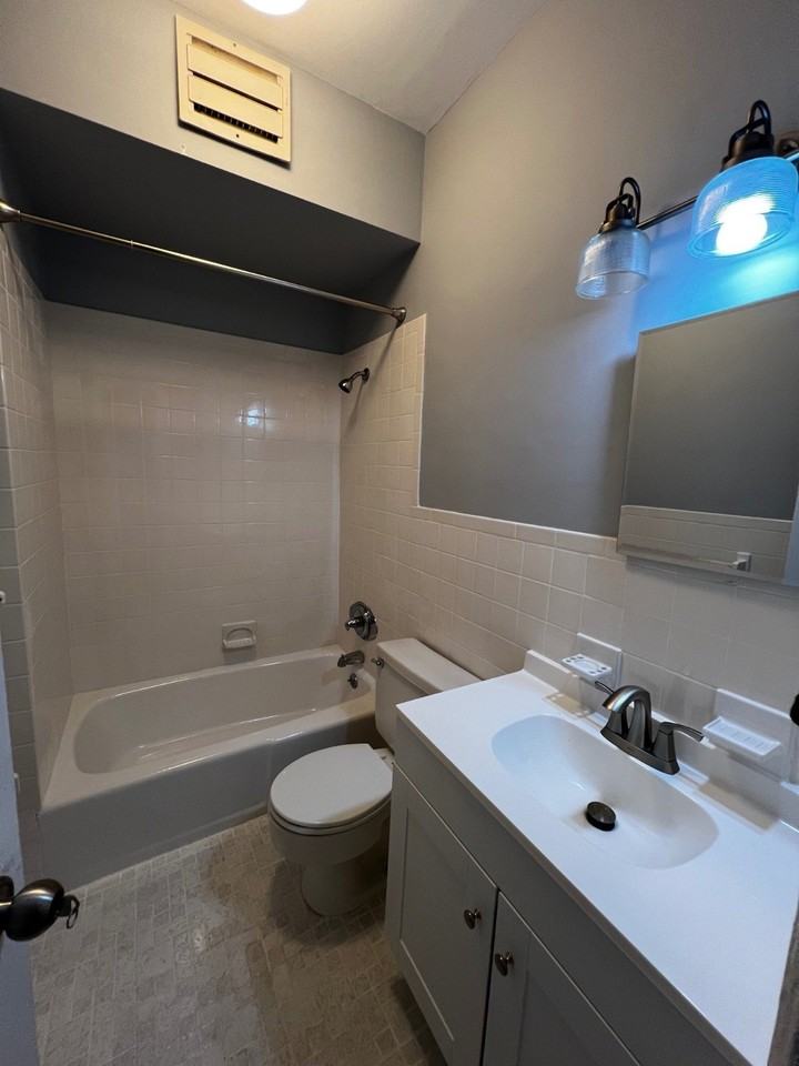 576 Warburton Ave #2R - Photo 4 of 6