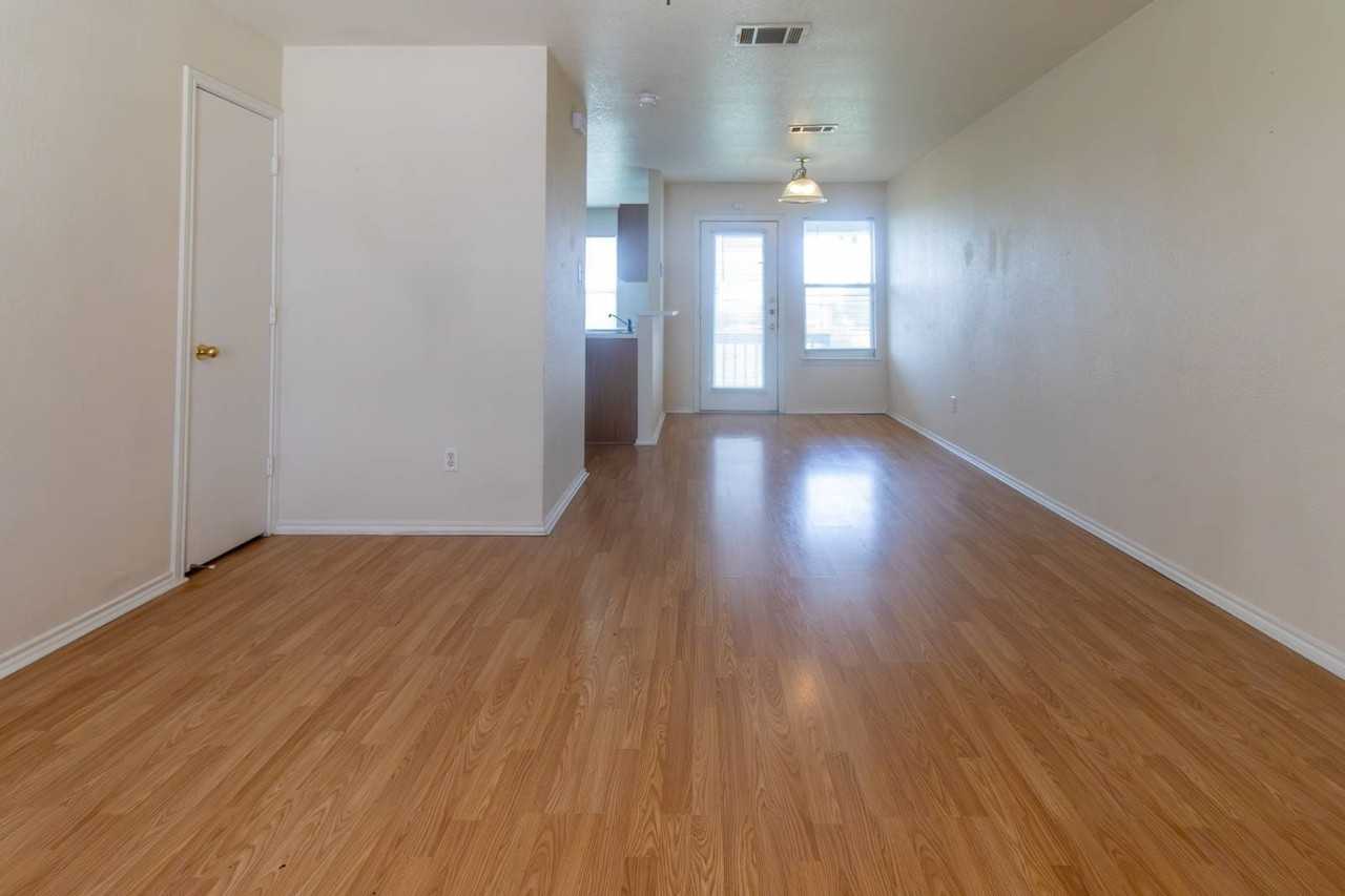 5710 Greengate Dr Apt C - Photo 4 of 20