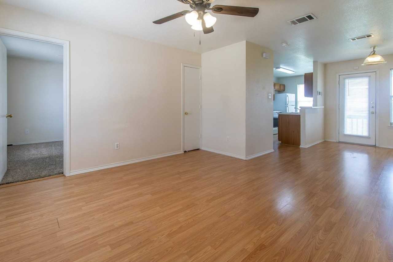 5710 Greengate Dr Apt C - Photo 6 of 20