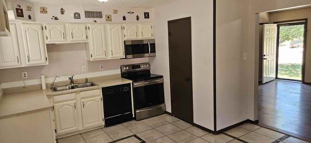 1716 Coronado Avenue - Photo 3 of 13