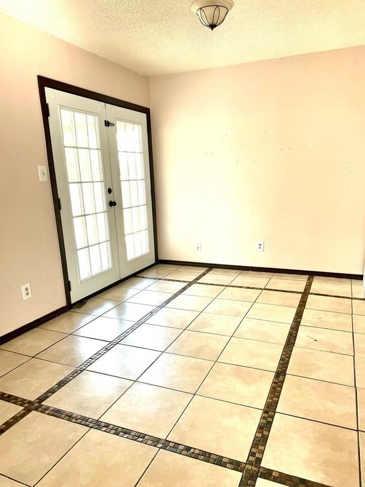 1716 Coronado Avenue - Photo 5 of 13