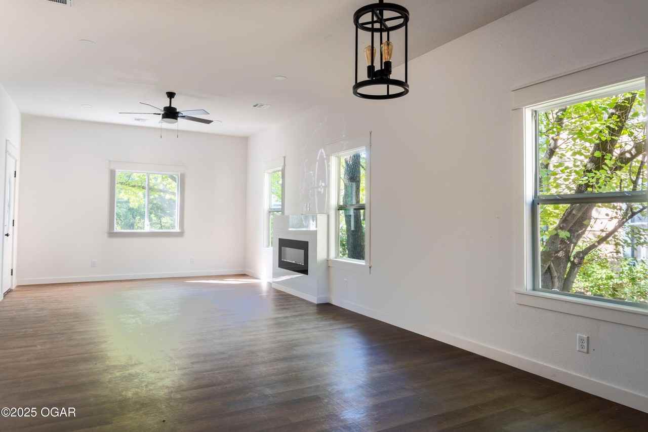 609 North Pearl Avenue - Photo 6 of 17