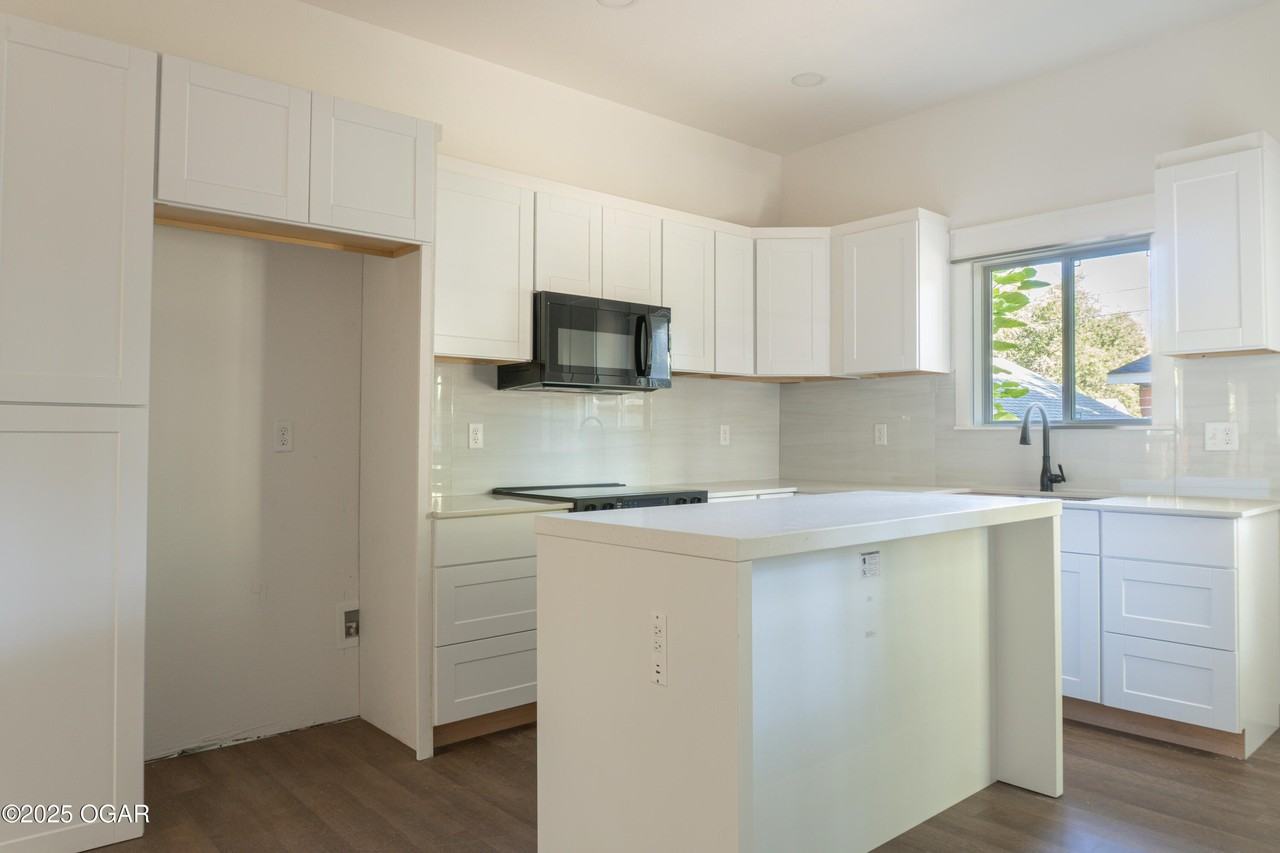 609 North Pearl Avenue - Photo 7 of 17