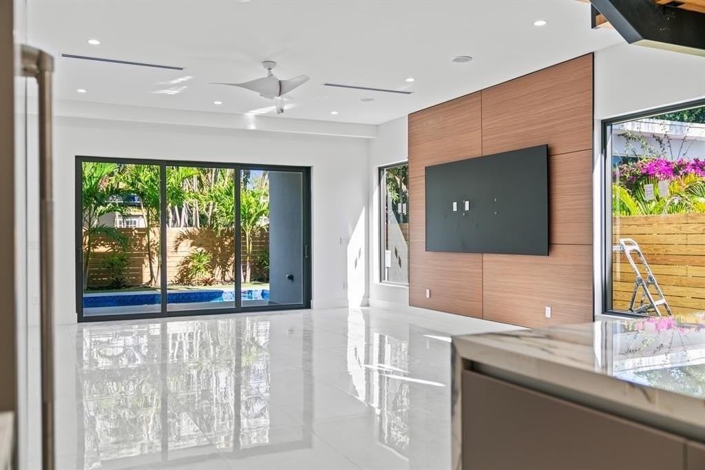 1314 Northeast 13th Avenue - Photo 5 of 18