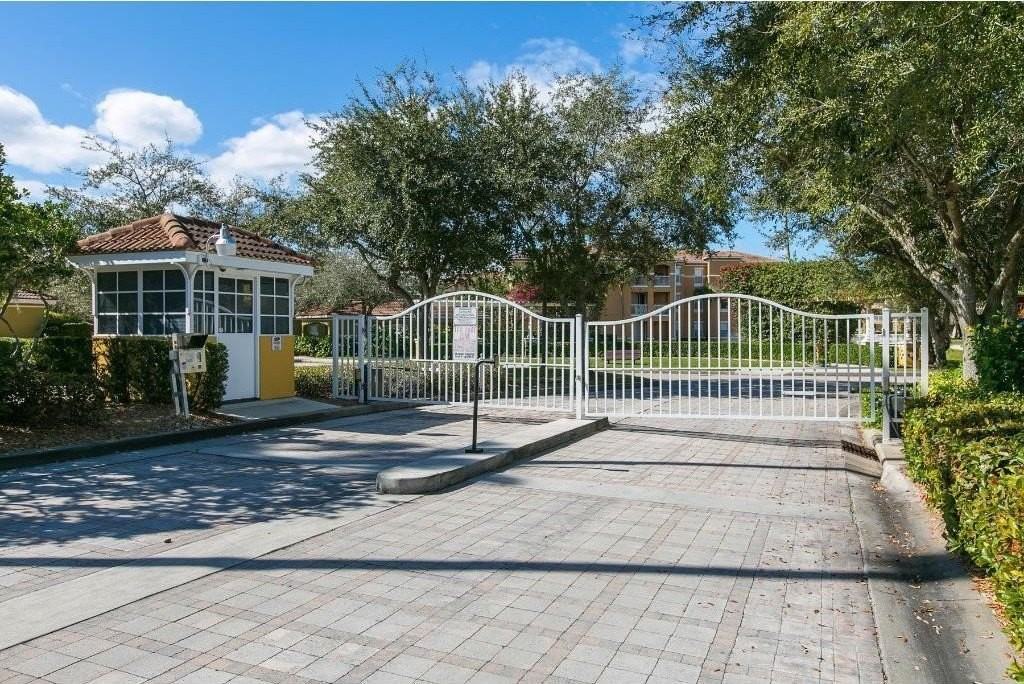 5060 Fairways Cir Apt F207 #F207 - Photo 4 of 14