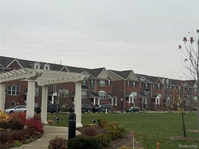 47757 Hillcrest Drive