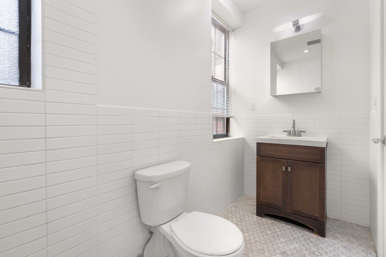 31 Linden Street #3R - Photo 7 of 8