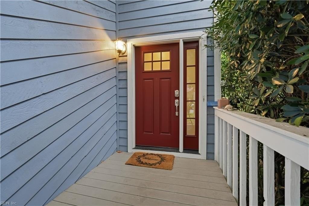 993 Kela Crescent - Photo 3 of 33