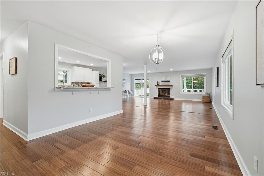 993 Kela Crescent - Photo 5 of 33