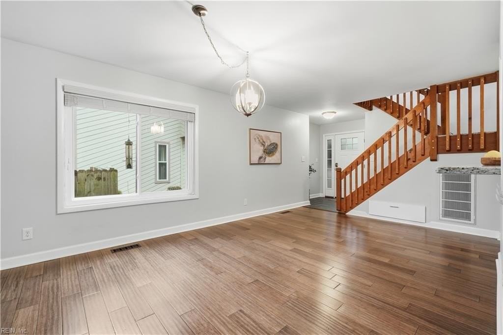 993 Kela Crescent - Photo 6 of 33