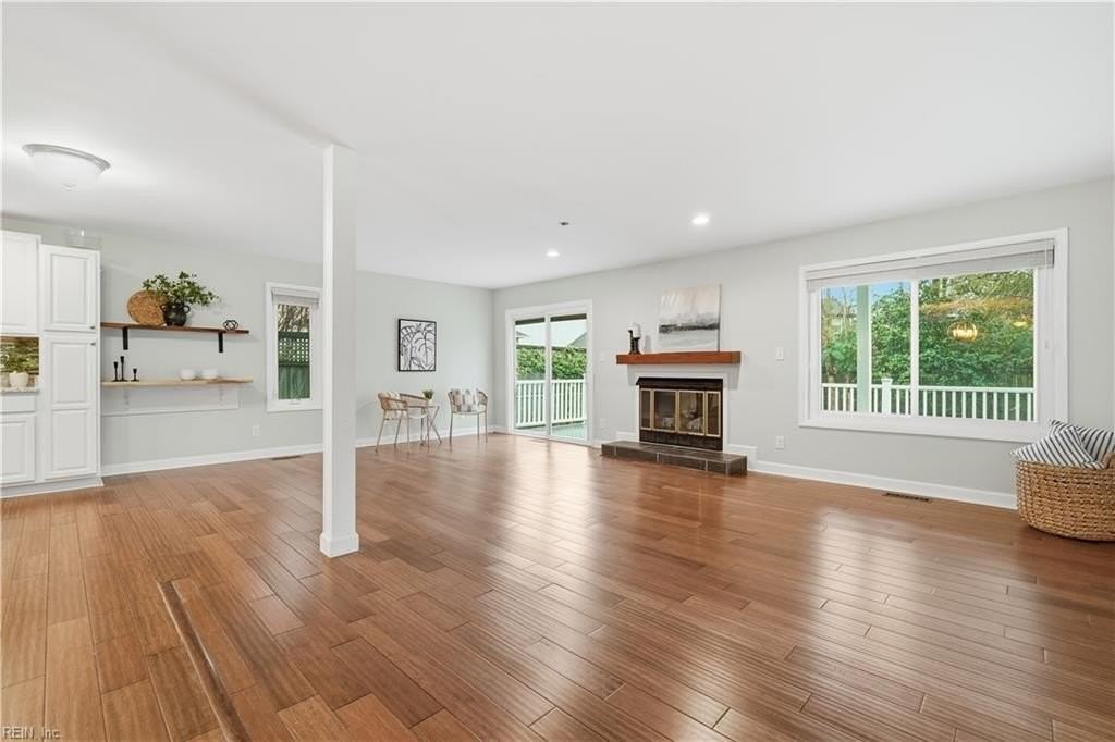 993 Kela Crescent - Photo 7 of 33