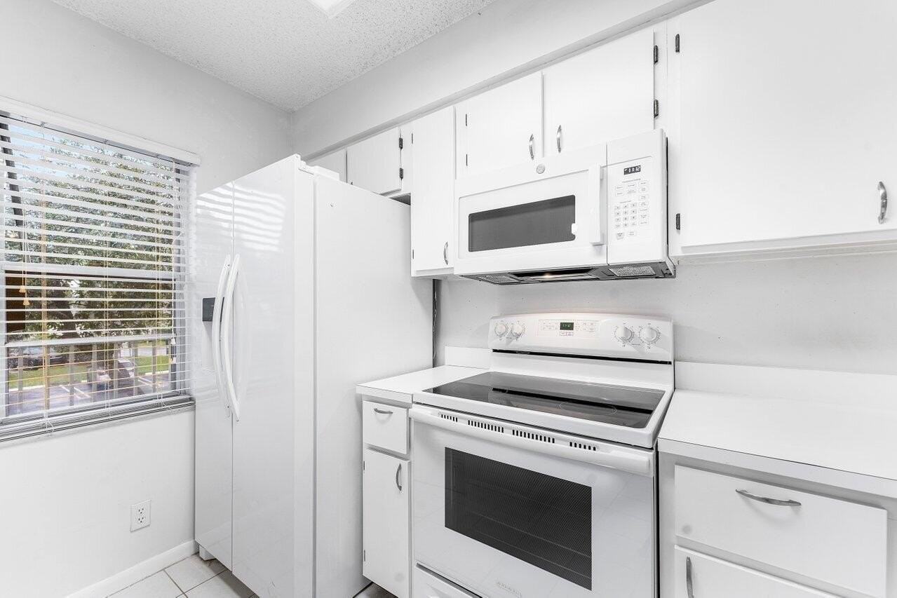 2230 N Cypress Bend Dr #209 - Photo 5 of 20