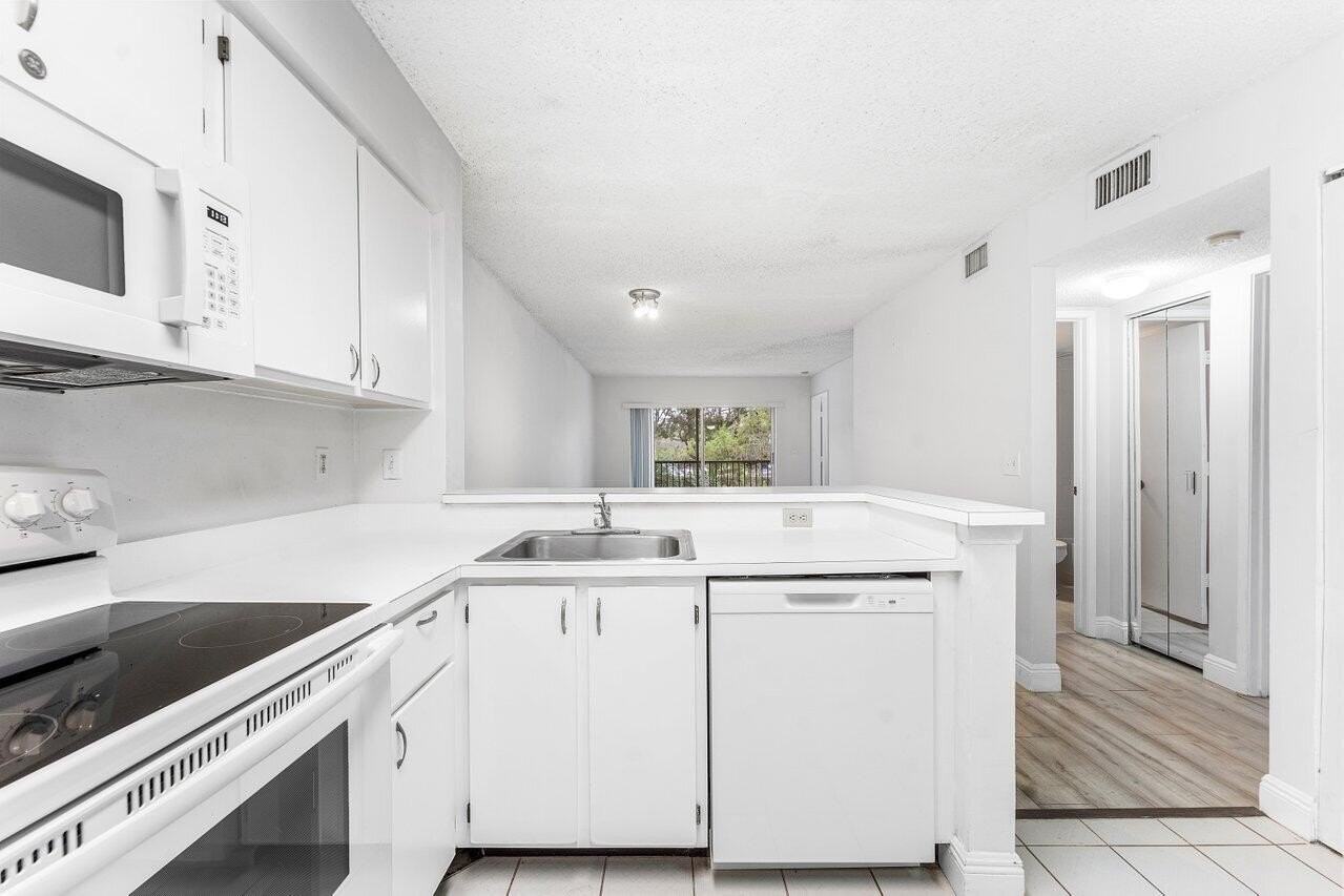 2230 N Cypress Bend Dr #209 - Photo 6 of 20