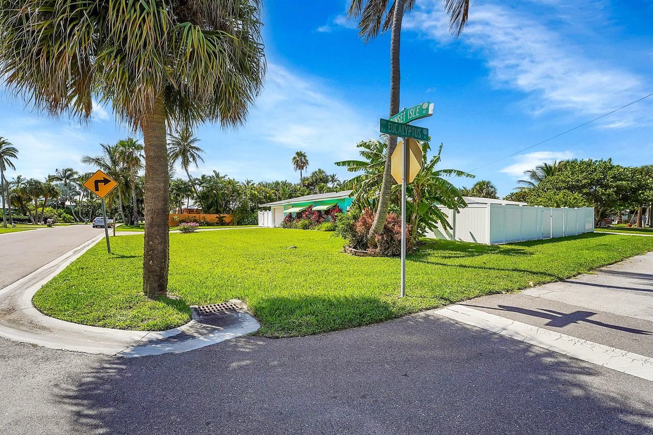 1708 Sunset Isles Rd - Photo 5 of 50