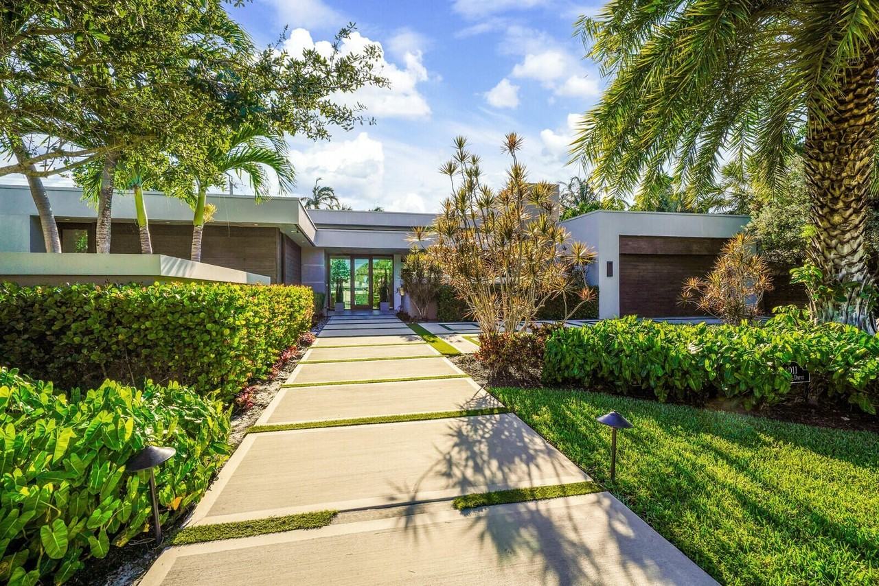 4011 Bayview Dr - Photo 3 of 50