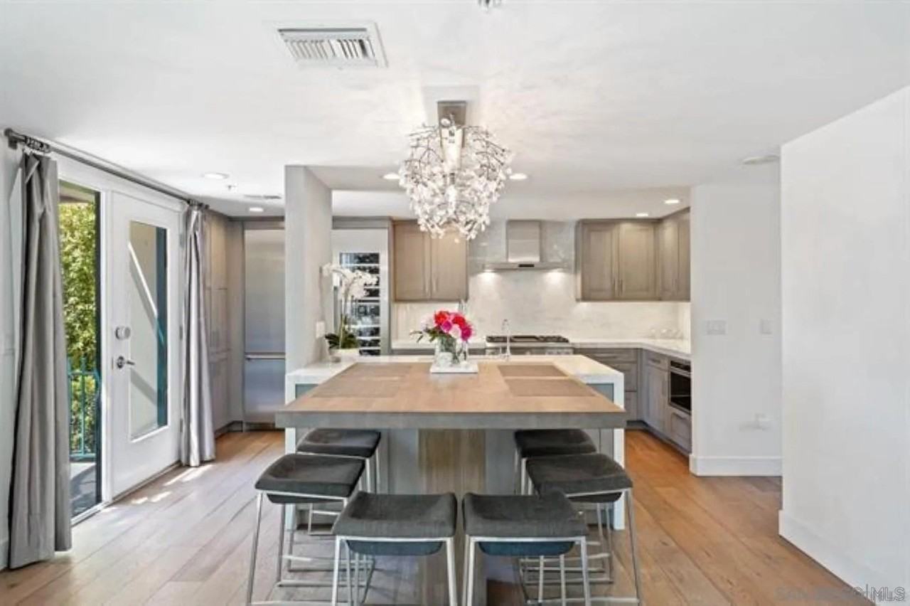 160 West Island Avenue - Photo 4 of 40