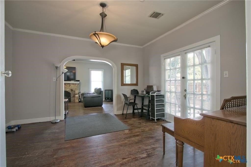 320 E Faust St - Photo 6 of 16