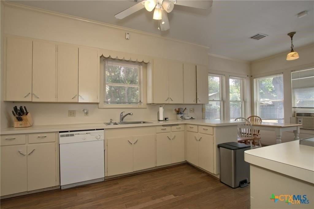 320 E Faust St - Photo 7 of 16