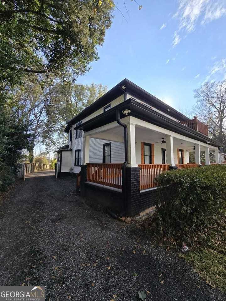 402 Meriwether Street - Photo 2 of 38