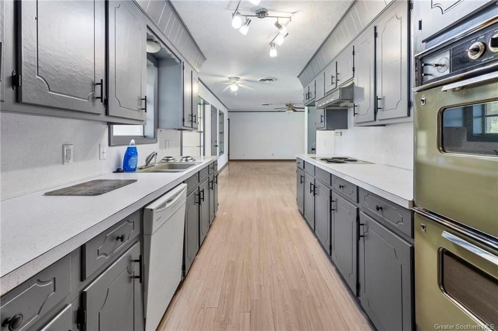 414 Crestwood Street - Photo 7 of 15