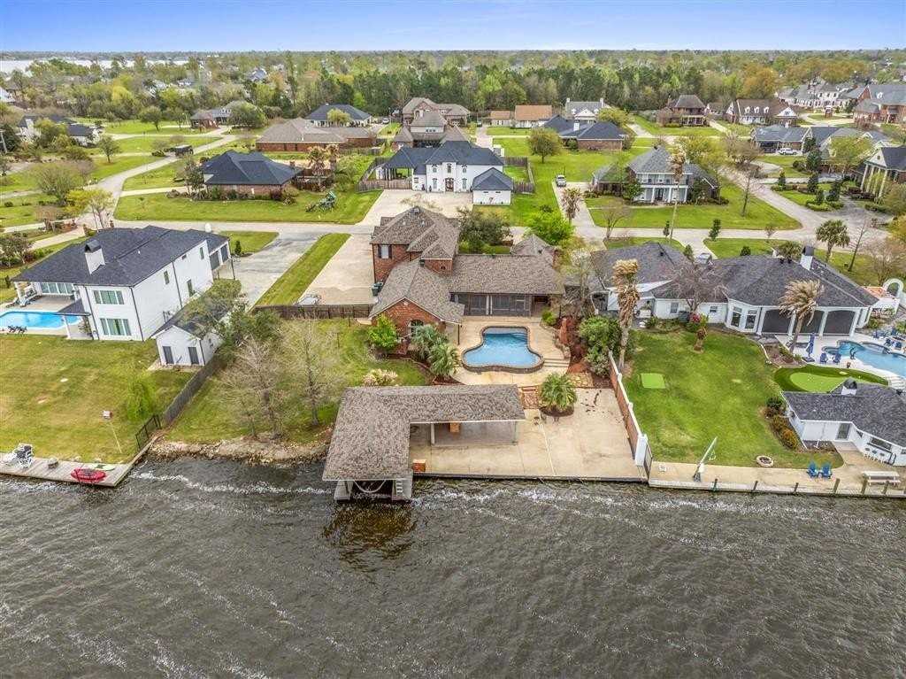 4329 Edgewater Drive - Photo 2 of 44