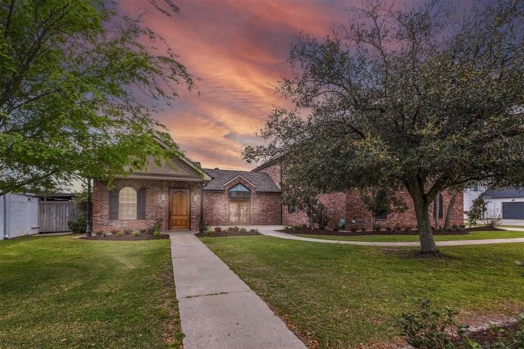 4329 Edgewater Drive - Photo 3 of 44