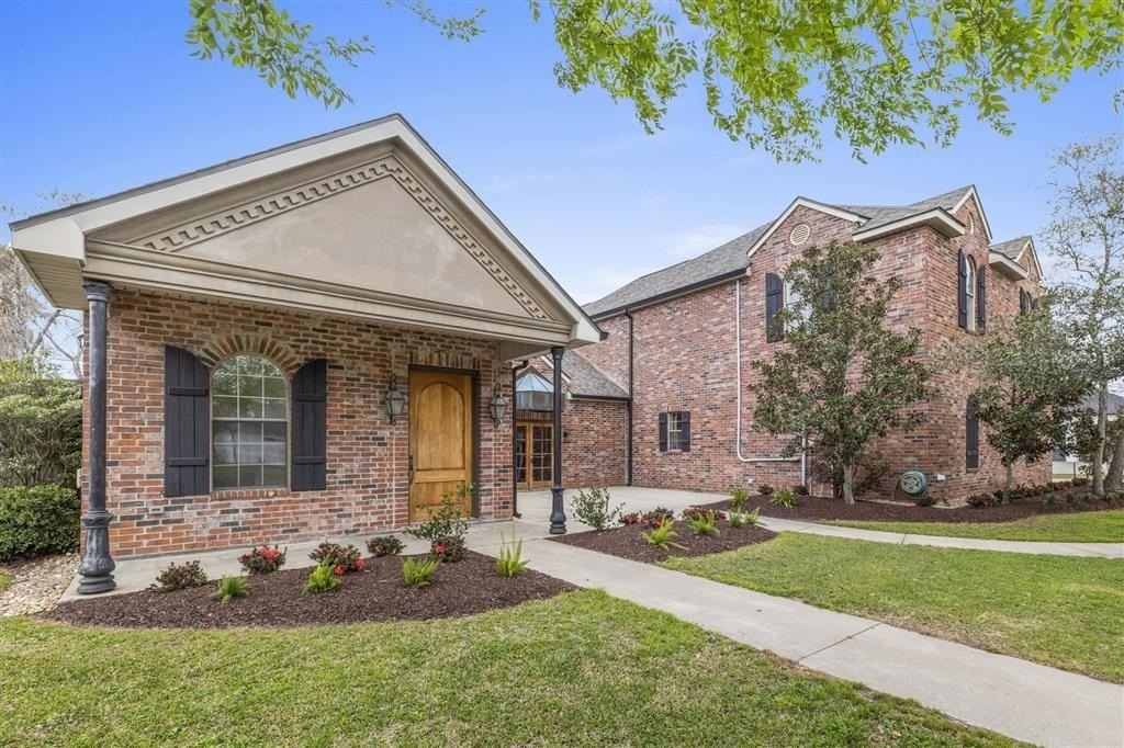 4329 Edgewater Drive - Photo 4 of 44