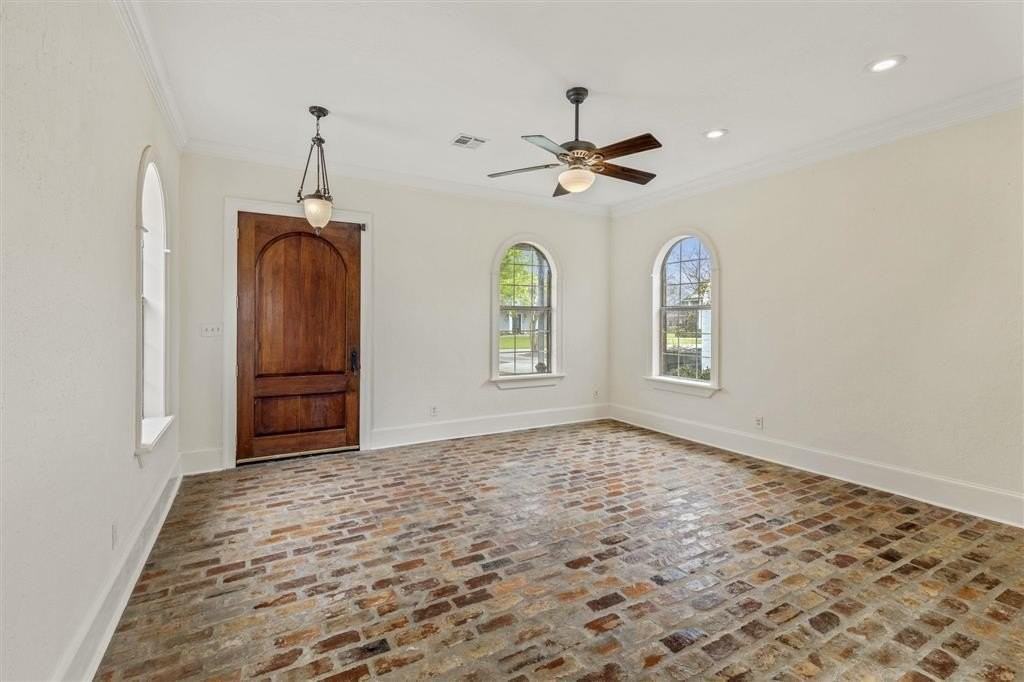 4329 Edgewater Drive - Photo 7 of 44