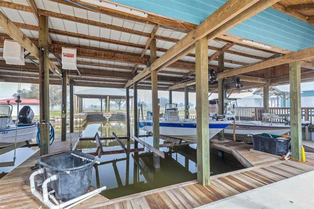 461 Lake Breeze Rd - Photo 2 of 12